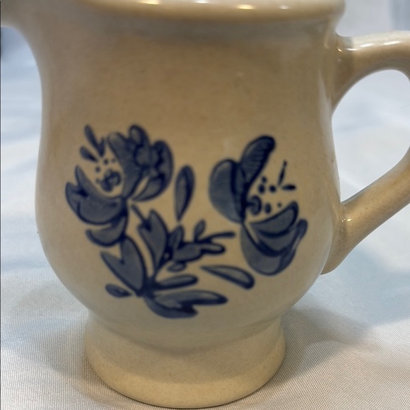 Vintage Pfaltzgraff Yorktowne 4.5" Creamer Pitcher 24Y USA Stoneware - Picture 8 of 8